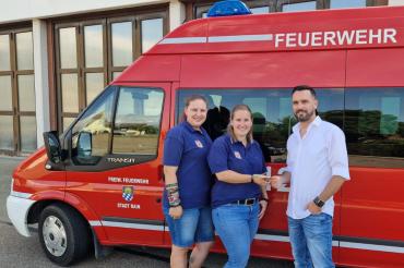 Hier sieht man von links nach recht: Jessica Schenk (stellv. Leitung KF), Andrea Baur (Leitung KF) und Michael Grinzinger (Geschäftsführer 4SELLERS)