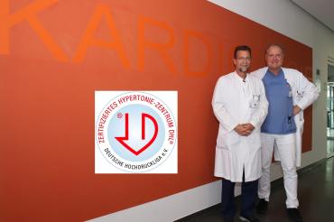 Prof. Dr. med. B. Kuch, Chefarzt und Ärztlicher Direktor (links), Dr. med. J. Heimerl, Leiter des Hypertoniezentrums (rechts)