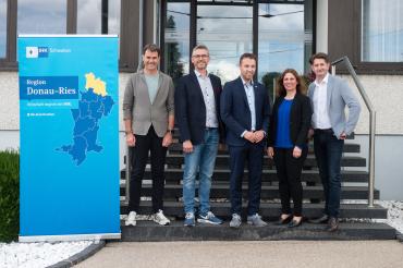v.l.n.r.: Thomas Schröter, Rainer Hertle, Matthias Hausmann IHK- Regionalgeschäftsführer, Cornelia Kitzsteiner, Andreas Dirr Vorsitzender Regionalversammlung Donau-Ries 