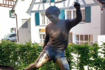 Gerd Müller Statue