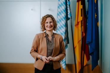 Hier sieht man Marina Jakob, MdL.