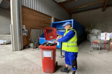 Die Rote Tonne am Recyclinghof Binsberg