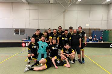 Kader: Oliver Beer, Alexander Bracks, Andreas Braunwarth, Martin Finkenzeller (Torhüter), Jan-Niklas Herz, Philipp Hofer, Michael Holzinger (Kapitän), Peter Kechele, Jonas Knaus, Alexander Kunz, Marian Poppr, Felix Schröppel (Torwart), Elias Stecker