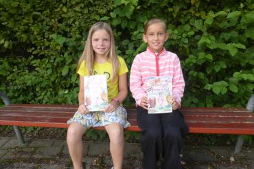 Hier sieht man die Gewinnerinnen Antonia Leberle (l.) und Charlotte Grunert.