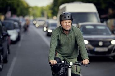 Wer auf dem Weg zur Arbeit das Fahrrad nutzt, fährt gesund und günstig.