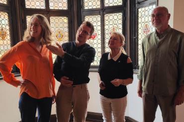 Das Bild zeigt v.l.n.r MdL Eva Lettenbauer, Oberbürgermeister David Wittner, MdL Sabine Weigand und Stadtrat Wolfgang Mussgnug 