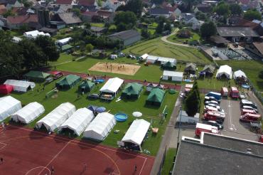 In einer kleinen Zeltstadt verbrachten die fast 400 Teilnehmer des 31. Jugendfeuerwehr Zeltlagers im Landkreis Donau-Ries ein Wochenende in Mertingen.