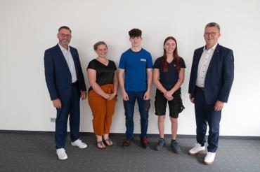 Stefan Schweitzer (kaufmännischer Leiter), Vanessa Herb, Nico Zinsmeister, Alina Hofer, Johann Sailer (geschäftsführender Gesellschafter)