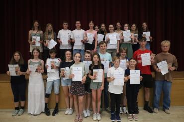 In allen Jahrgangsstufen des THG wurden die besten Schülerinnen und Schüler für ihre herausragenden Leistungen ausgezeichnet. 