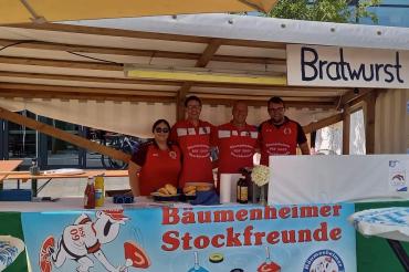 Der Stand der Stockfreunde mit einigen Helfern.