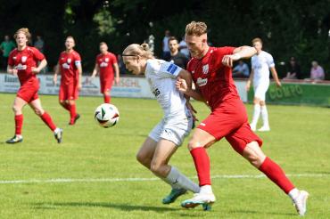 Hier sieht man Gabriel Hasenbichler im Zweikampf .