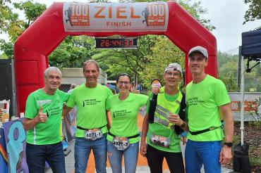 Kurz nach dem Zieleinlauf von Bernhard Satzenhofer: V.l.: Hans Niederhuber, Georg Eberhardt, Sabrina Lawatschka, Bernhard Satzenhofer und Tobias Hering.