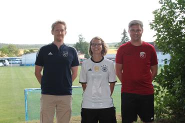 Hier sieht man Melanie Einberger mit Fabian Schmidt links und Sebastian Stengel rechts.