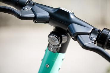 Symbolbild: Lenker eines E-Scooters