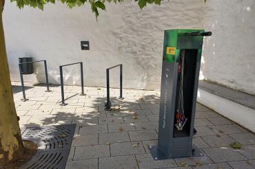 Die neue Rad-Service-Station, eine 1,50 Meter hohe Reparatursäule, ist mit einer Vielzahl an Werkzeugen ausgestattet.