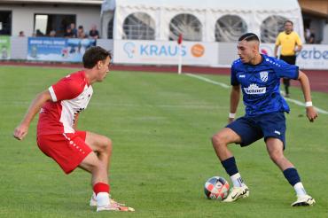 Sami Achir von TSV Rain rechts.