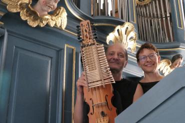 Hier sieht man das Duo Marco Ambrosini und Eva-Maria Rusche