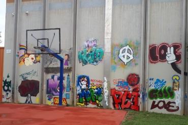 Graffitis an der Legal Wall