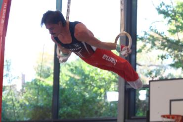 Hier sieht man Filippo Castellaro an den Ringen bei seiner Schwalbe.