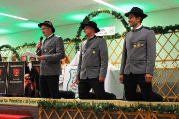 Hier sieht man die Vorstandschaft der VSG Asbach-Bäumenheim beim Patenbitten.