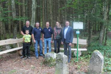 Hier sieht man die Drei Steine mit den neuen Bänken.