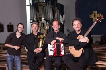 Clemens Bittlinger mit Orgel & Saxophon