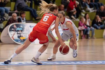 Hier sieht man Laura Schinkel in der Defense.