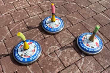 Hier sieht man die Stöcke der Stockschützen Bäumenheim.