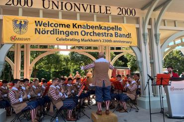 Die Knabenkapelle bei ihrem Auftritt in Markham zum 230-jährigen Bestehen der kanadischen Partnerstadt der Stadt Nördlingen.