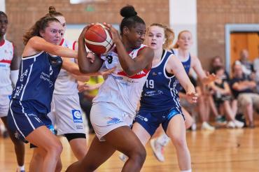 Chanel im Kampf um den Ball wird auch gegen Wasserburg und Marburg um den Sieg kämpfen.