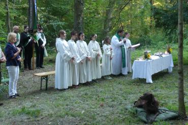 Bei strahlendem spätsommerlichem Wetter fand in der Rainer Fasanerie die traditionelle Freiluft-Hubertusmesse zum Gedenken an verstorbene Jäger der Hegegemeinschaft Rain statt. 