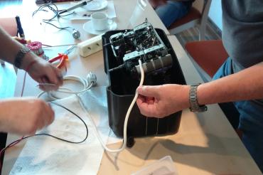 Hilfreicher Austausch im Repair-Café in Meitingen.