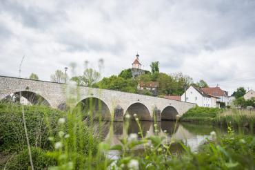 Das Geotop Kalvarienberg-Wörnitzstein liegt mitten im geologischen Trümmerfeld des UNESCO Global Geoparks Ries.
