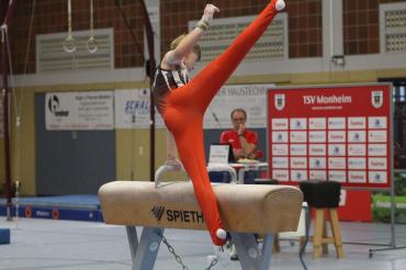 Das 18-jährige Turntalent Anton Bulka am Pferd. 