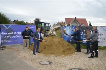 Mit dem Beginn des Glasfaserausbaus läutet Munningen die Zukunft ein.