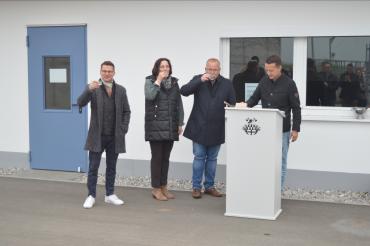 V.l.n.r.: Nördlingens Oberbürgermeister David Wittner, Mönchsdeggingens Bürgermeisterin Karin Bergdolt, Möttingens Erster Bürgermeister Timo Böllmann, Dipl.-Ing. Sebastian Pfost.