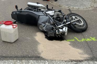 Der Motorradfahrer erlitt bei dem Unfall lebensgefährliche Verletzungen.