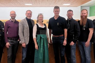 V.l.: Stv. Gauschützenmeister Olaf Schmid, Schatzmeister Heiko Schmidt, 2. Schützenmeister Thomas Strobl, Gauschützenmeisterin Heike Wildfeuer-Fick, 1. Schützenmeister Klaus Säuberlich, Sportwart Peter Nitsche, Schriftführer Michael Baumann, Bürgermeister Michael Bosse.