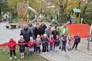 V.l.: Stadträtin Bärbel Stahl, Bauhofmitarbeiter Christian Reiter, Leiter der Immobilienwirtschaft Patrick Wörle, Bauhofmitarbeiter Jochen Strehle, Oberbürgermeister Jürgen Sorré, Stadträtin Brigitte Kundinger-Schmidt, Bürgermeister Albert Riedelsheimer.