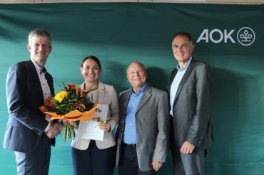 Das Bild zeigt von links: Günther Erdtl (AOK-Regionalleiter), Michaela Kluger (AOK-Direktroin), Bruno Schönherr und Dieter Wiedemann (beide im AOK Beirat)