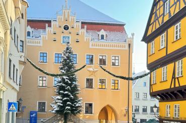Rathaus mit Christbaum Donauwörth