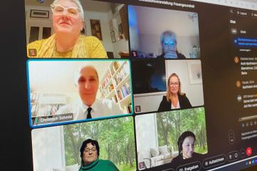 Online-Talk zur Frauengesundheit mit Heike Engelhardt, MdB, (oben links), Christoph Schmid, MdB, (Mitte links), Anna Maria Dieplinger (Mitte rechts) und Gülüzar Starizin (unten rechts)