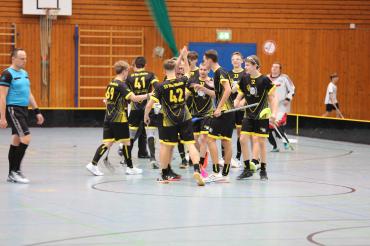 Die Floorballer der SV Nordheim jubeln nach dem hart umkämpften Sieg.