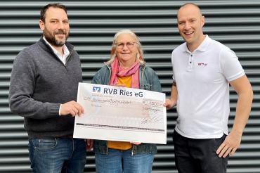 V.l.n.r.: Thomas Feldmeier (STW), Maja Pauer (Projekt Frauenhaus – Hilfe bei Gewalt an Frauen und Kindern e. V.), Paul Slavik (STW)