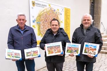 Fünf verschiedene Nördlinger Motive gibt es als Puzzle.