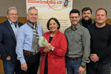 Der Kinderhilfsverein Glühwürmchen e.V. freut sich über eine finanzielle Spende