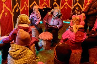 Märchenlesung im Märchenzelt