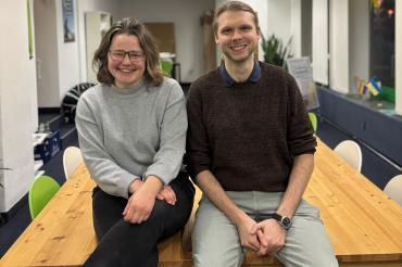 Direktkandidat Adrian Lund mit Wahlkampfmanagerin und Kreisvorsitzender Elisa Pfaff.