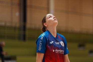 Fast scheint es so, als hofft Nördlingens Zweitjüngste, Jana Koch, auf himmlischen Beistand. Doch zuerst müssen die Eigner Angels sich gegen Pokalsieger Hannover selbst helfen. Das können sie mit einer wesentlich couragierten Leistung als zuletzt gegen Osnabrück. 