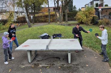 Erstes Tischtennismatch an der neuen Platte